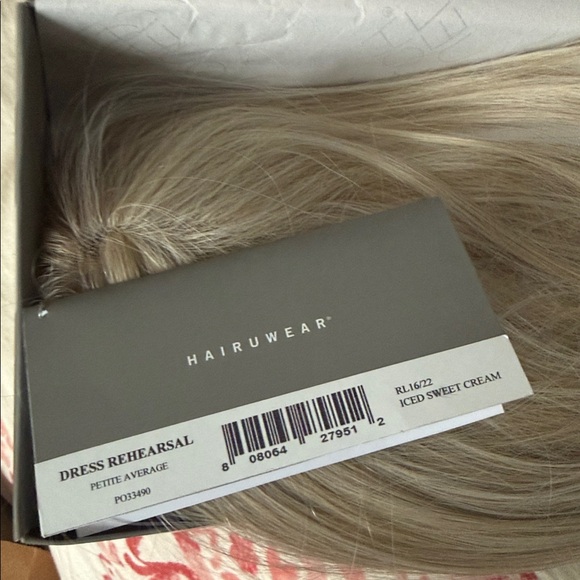 Raquel Welch Sheer Luxury Wig Lace hand tied left part. It has the LuxLite cap, - Picture 10 of 14